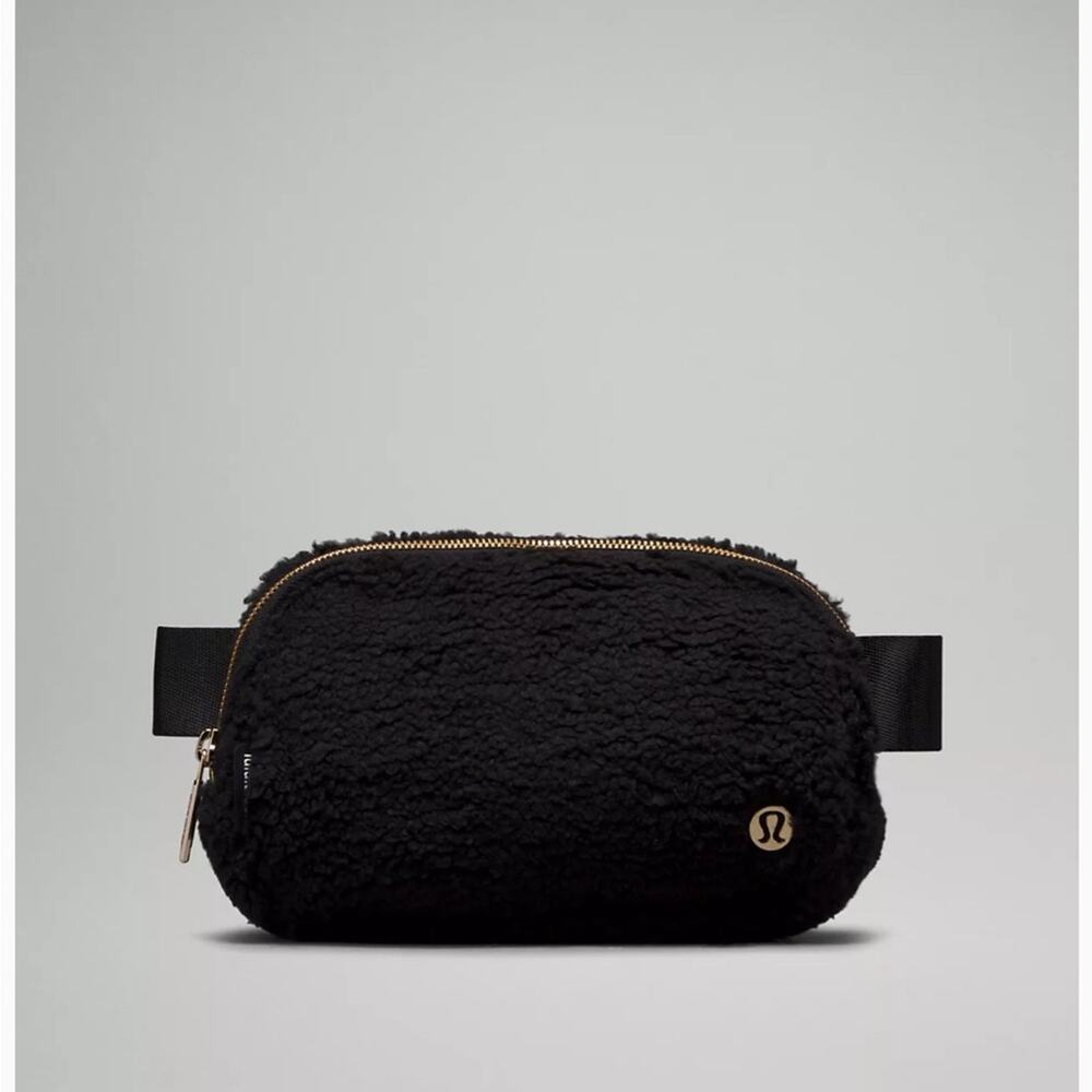 Lululemon NWT black fleece belt bag fanny pack travel crossbody athleisure 1L